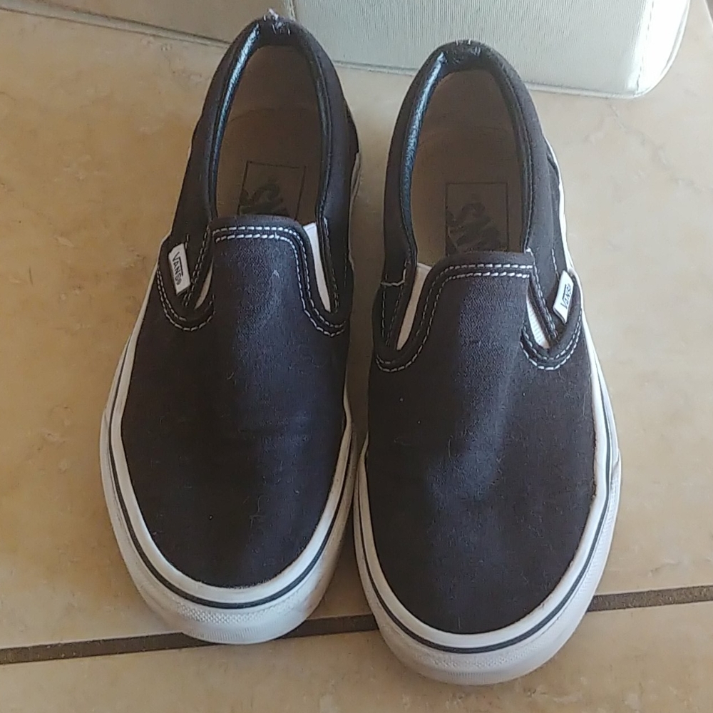 Black slide on Vans size 4